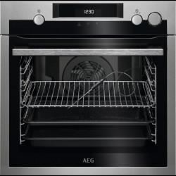Horno AEG de vapor SteamCrisp de 72 l con esmalte de fácil limpieza BSE576321M
